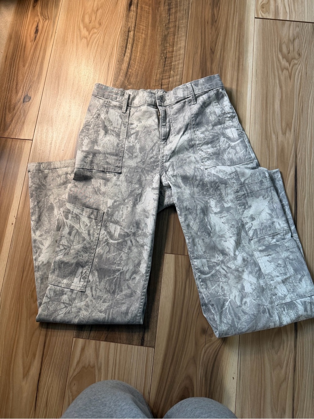 No Boundaries Gray Marble-Print Cargo Pants